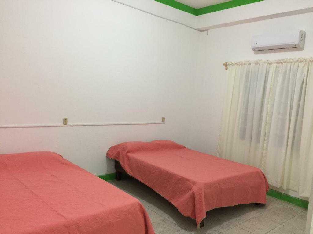 Hostal La Concordia 巴耶斯城 外观 照片